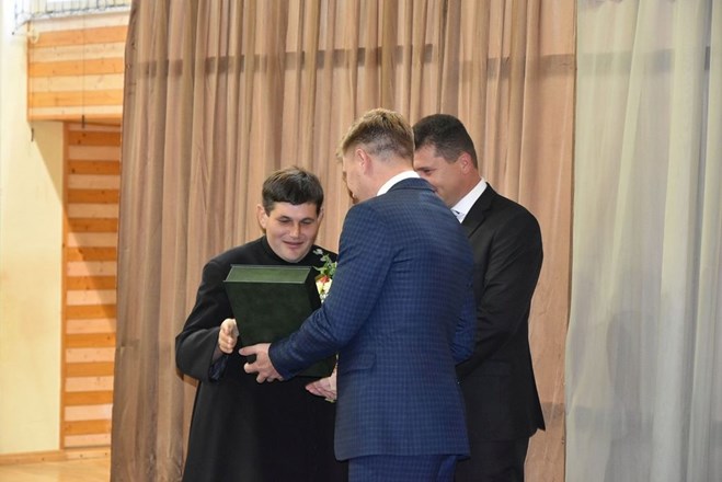 Vlč. Mario Filipović, župnik u Natkrižovljanu, na svečanoj sjednici primio Grb Općine Cestica